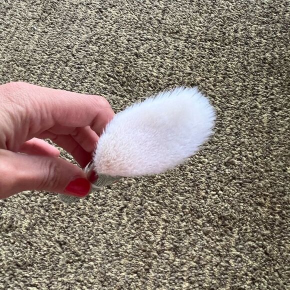 It cosmetics Skin Smoothing Complexion Brush - Picture 5 of 8